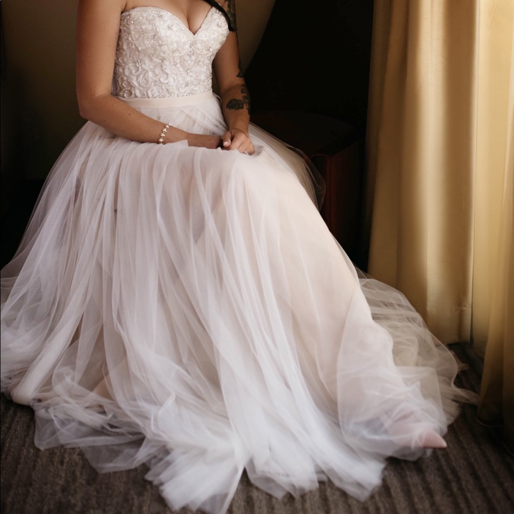 ✨ GORGEOUS WEDDING DRESS ✨ Dry Cleaned & Ready!